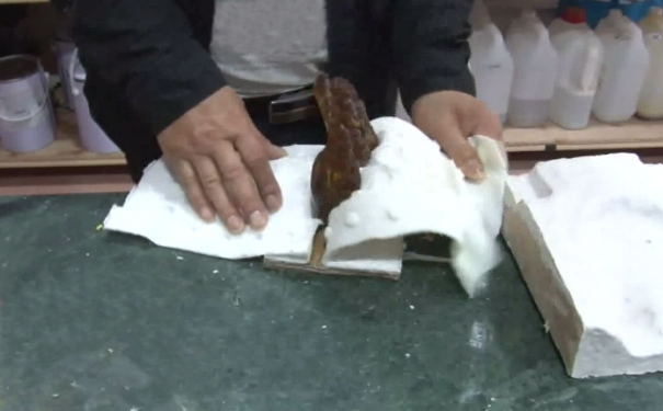 硅橡膠模具分模有什么技巧？