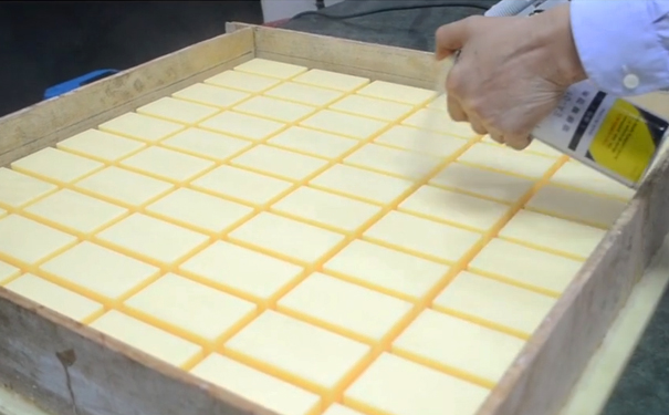 模具硅橡膠操作為什么要用脫模劑？