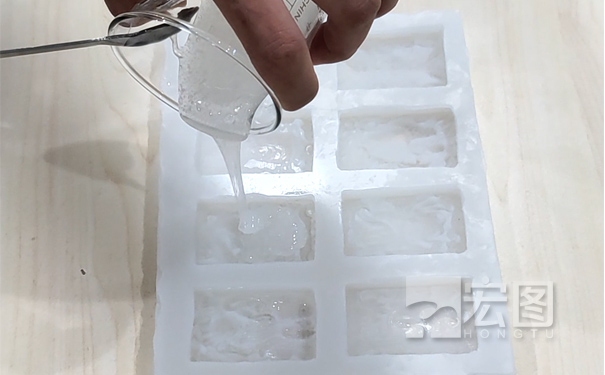 硅膠模具能倒液體硅膠嗎？